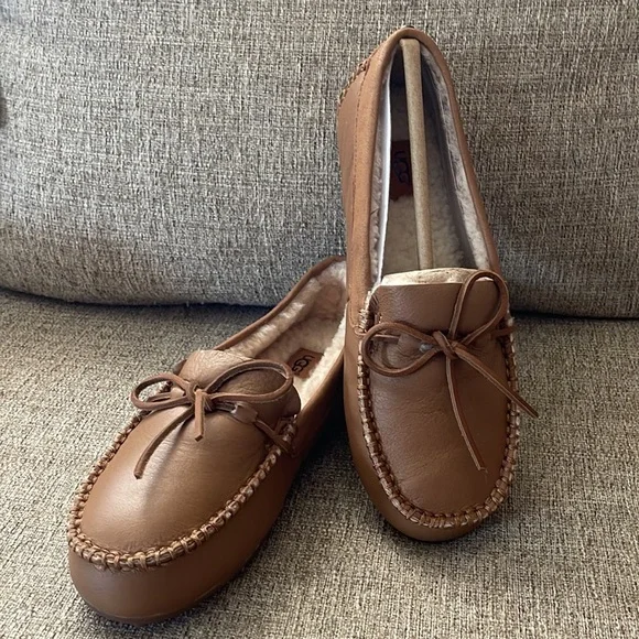 NEW UGG DELUXE LOAFER. CHESTNUT - Picture 3 of 7